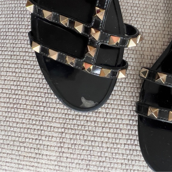 Damaged Valentino Garavani Rockstud Jelly Flat Gladiator Sandals in Black main image 6